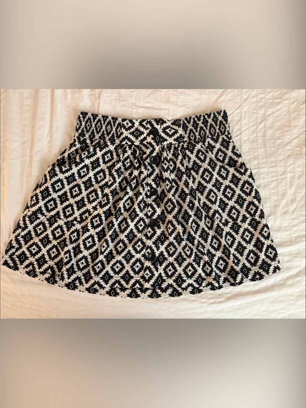 Forever 21 Black and White Diamond Print Skater Skirt